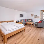 Schweizerhof 1 *