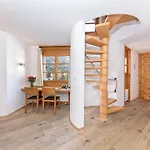 Schweizerhof 1